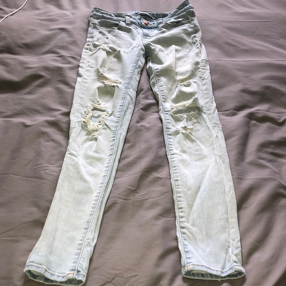 American Eagle Light Wash Distressed Jeans - Picture 3 of 5